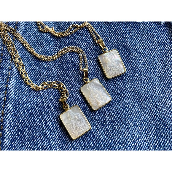 *Eva* Religious Pendant Necklace - Picture 3 of 6